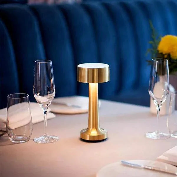 Luminária de Mesa Mirina Carpetino