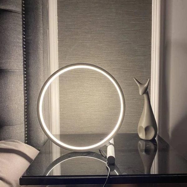 Luminária de Mesa LED e Touch Moderna